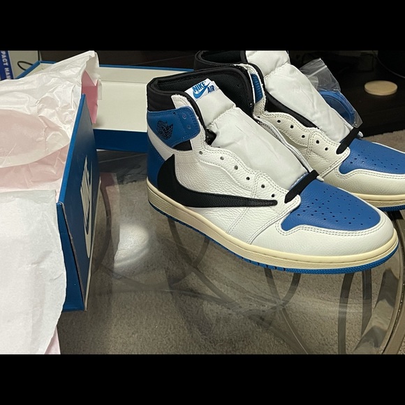 NEVER WORN TRAVIS SCOTT JORDAN 1’S SIZE 10.5 NYC main image 6